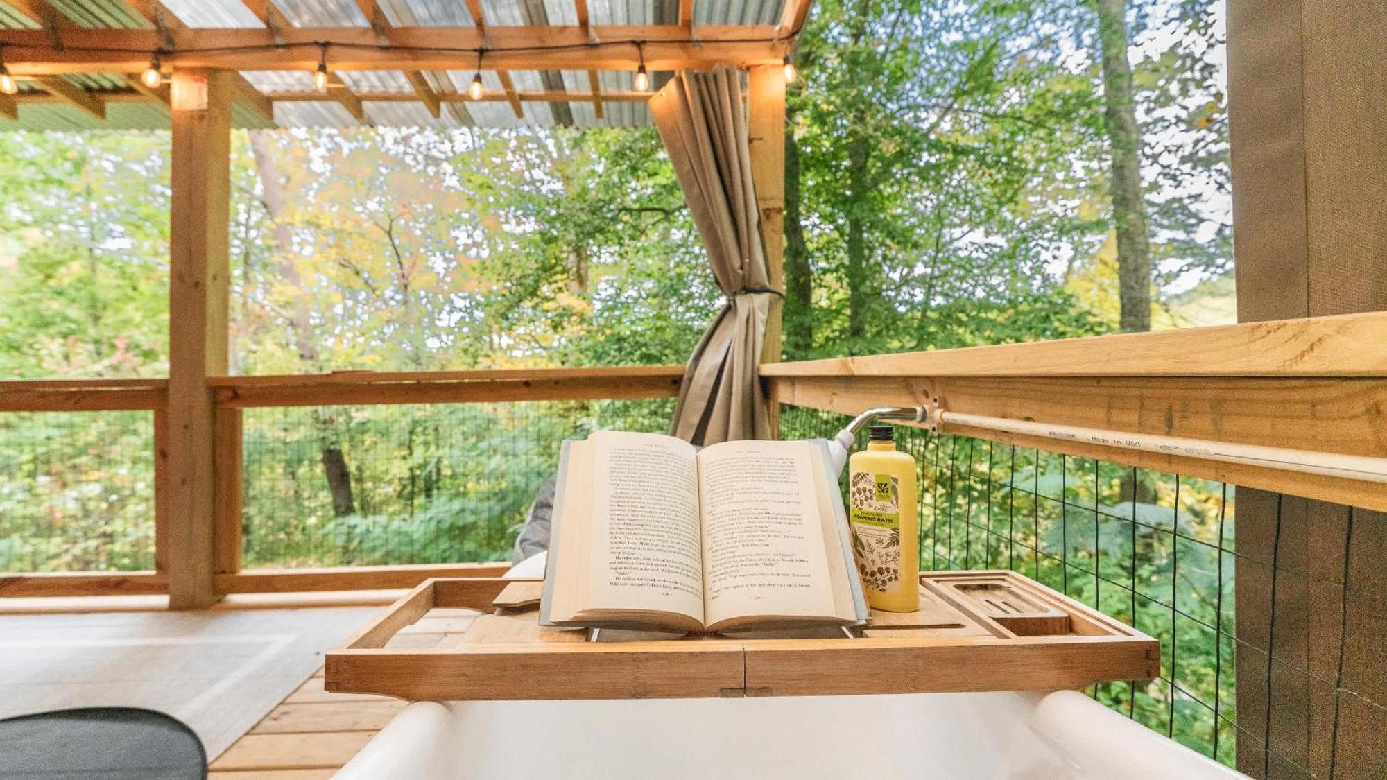 Outdoor Soaking Tub! Cozy Spot For Couples Getaway Villa Cosby Exterior photo